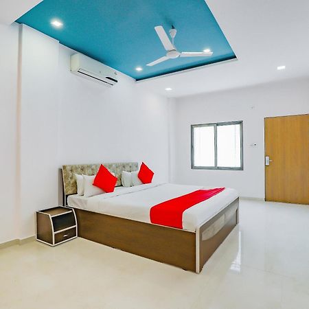 Oyo Hotel Fountain Surat Exterior photo