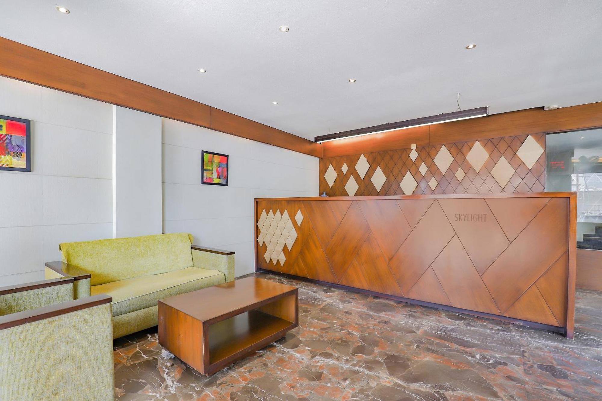 Oyo Hotel Fountain Surat Exterior photo